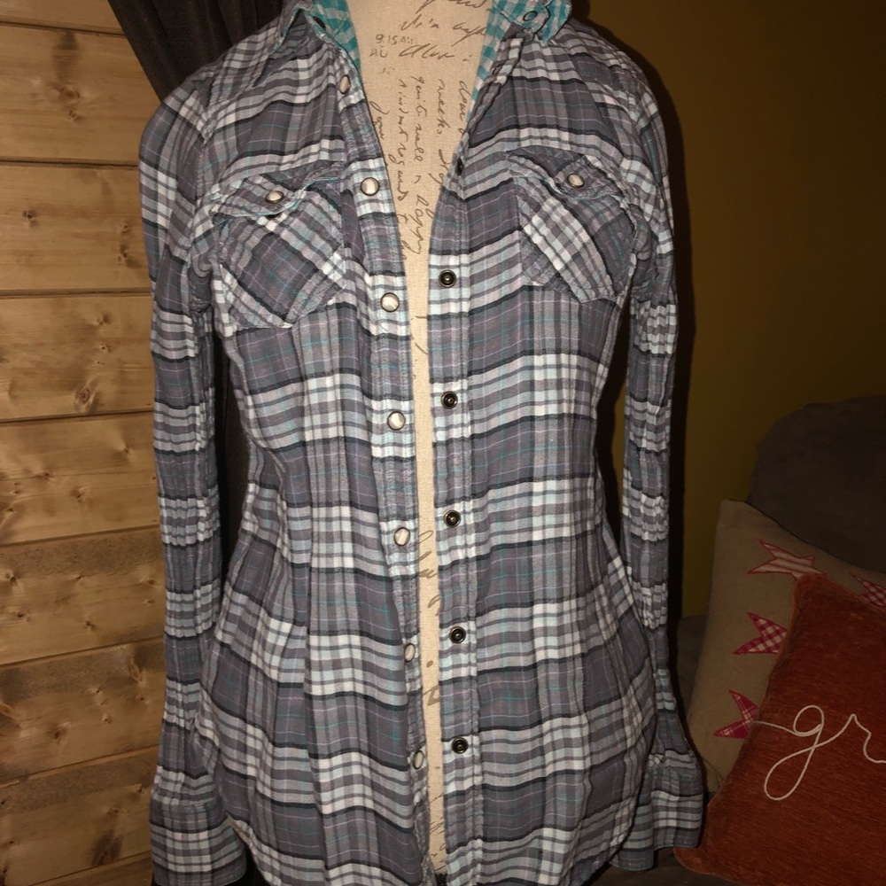 American Eagle Long-sleeve plaid buttondown
